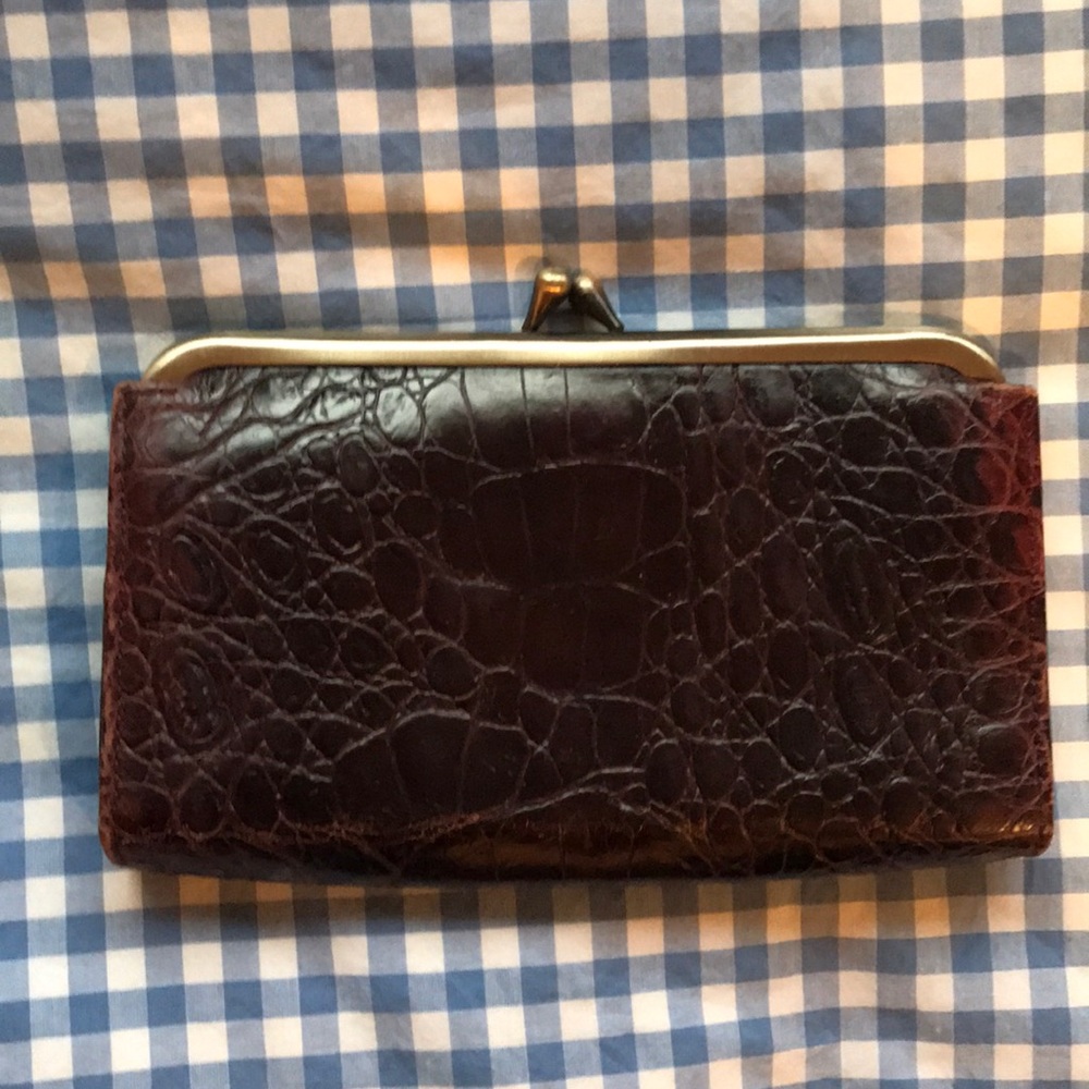 Maroon alligator clutch *VINTAGE*